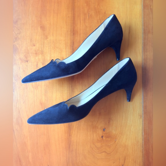 Prada Black Suede Scalloped Kitten Heel Pointed Toe Pumps 
37.5 EUC Shoes 7.5 - Picture 2 of 9